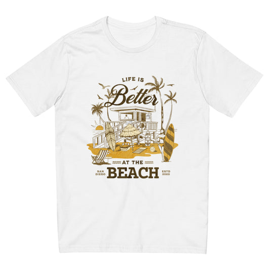 Camiseta com modelagem reta " Life is better at the beach "