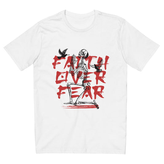 Camiseta com modelagem reta " Faith Over Fear "